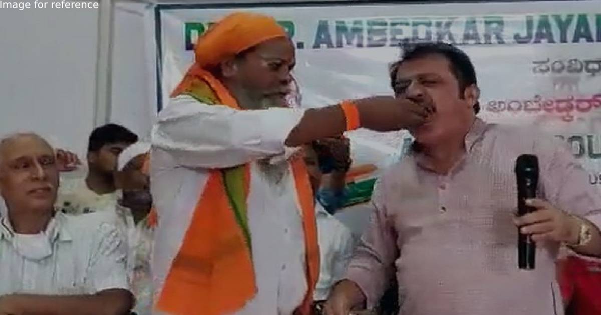 Karnataka Cong MLA feeds Dalit Swamiji, asks him to remove food and eats it